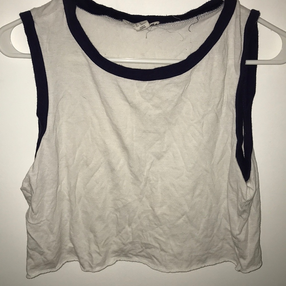 White sleeveless crop top